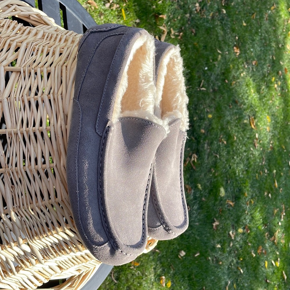 NWOT UGG Slippers Men’s size 12